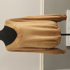 Mustard Seed LS distressed waffle knit top, banded bottom & sleeve cuff. Medium.